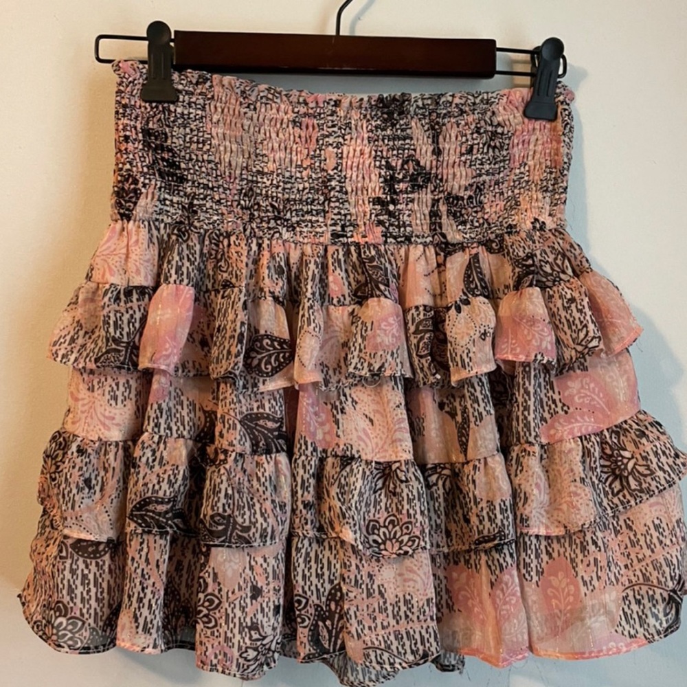 Pink ruffled patterned mini skirt